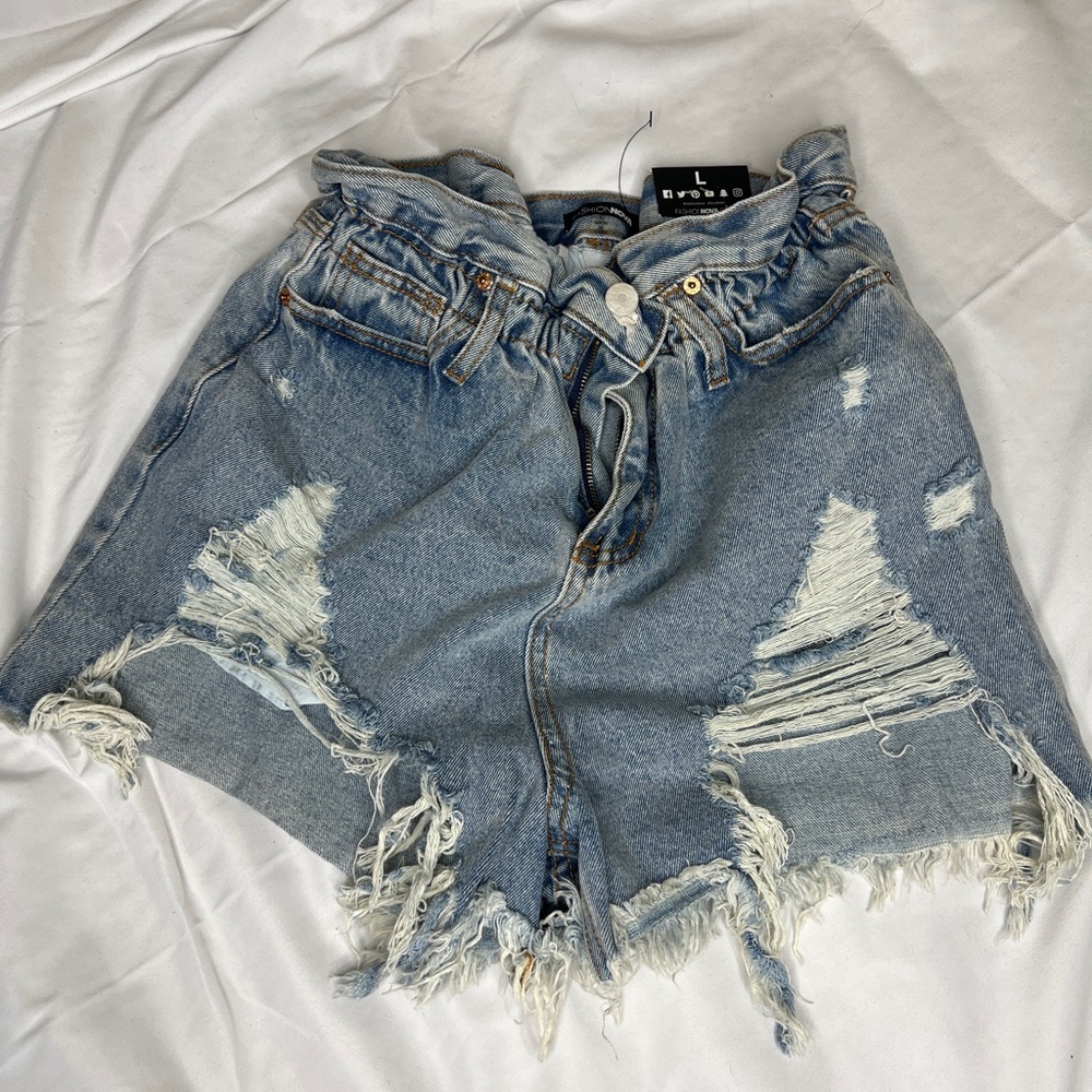 Fashion Nova
Bite The Bate Denim Shorts - Medium Blue
Wash
Size Large